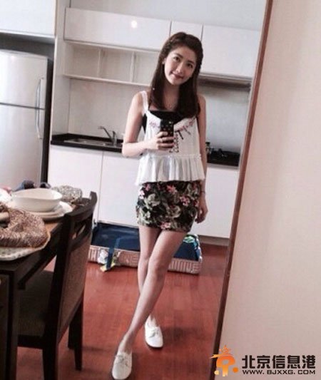 李悦彤父亲李德仁资料背景 前妻丁萍长女李婷后改名李悦彤