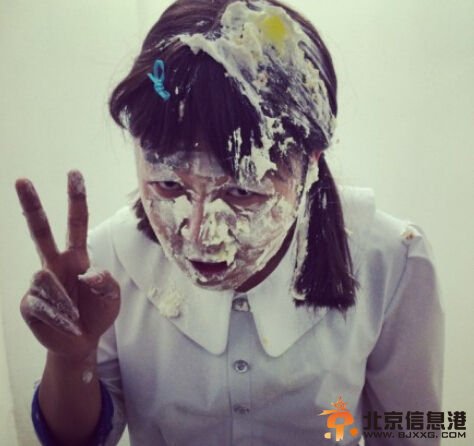 杜海涛穿女装被拍蛋糕