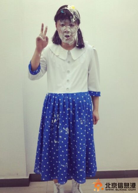 杜海涛穿女装被拍蛋糕