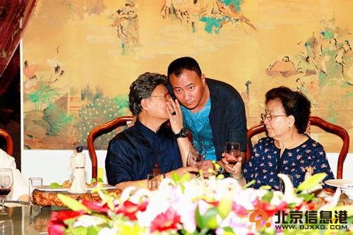 胡军为父庆八十大寿儿女送祝福和乐融融