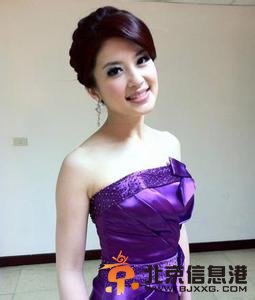 台湾主播大胸爆钮淡定继续播报 胸部瞬间变大遭质疑