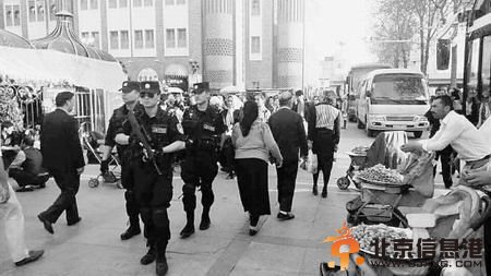 揭秘新疆一线反恐警察：8秒内拔枪击中目标