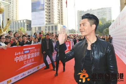 传陈坤儿子生母是何琳 何琳不否认:想知道就去查吧