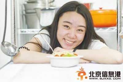 才女大学生设计减肥肚皮碗 防止“眼大肚子小”吃太多