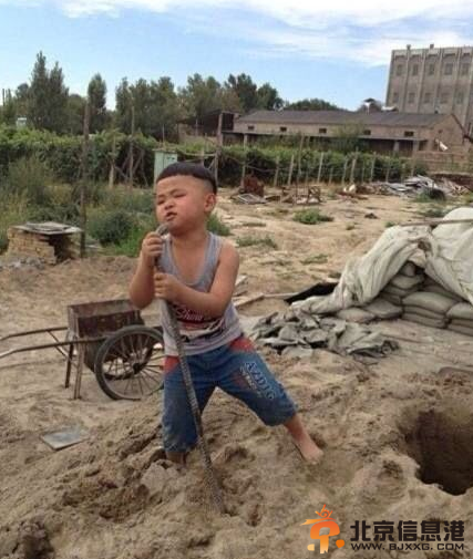 工地重金属摇滚男孩走红 气场强大霸气侧漏！【组图】