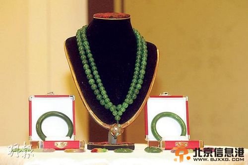 慈禧赐光绪翡翠朝珠香港拍卖 起拍价高达1.8亿(图)