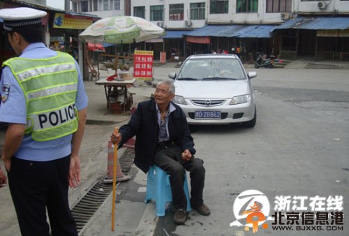 8旬老人1小时内连遭5次拒载司机称路不平怕意外