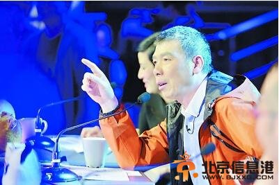 冯小刚自嘲一直在说废话：给钱多就再当评委