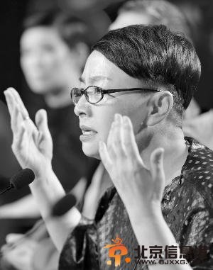 吴君如爆料称宋丹丹是她第一个遇到的不化妆就上节目的女艺人。