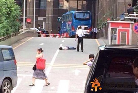 广州一年轻男子从写字楼跳下身亡 原因不明