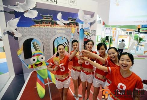 南京青奥会文化与收藏博览会开幕