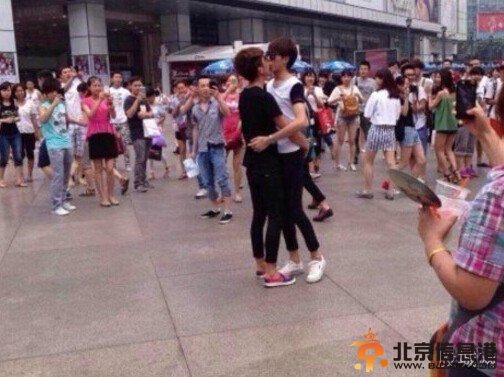 男男亲吻大赛