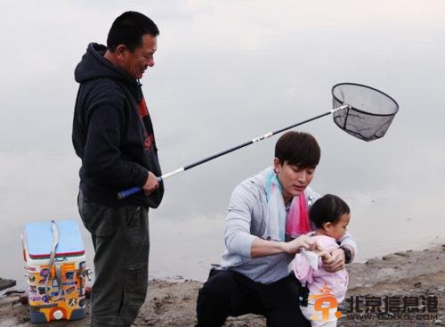 贾乃亮一家三代同堂欢乐多不会带孩子是遗传