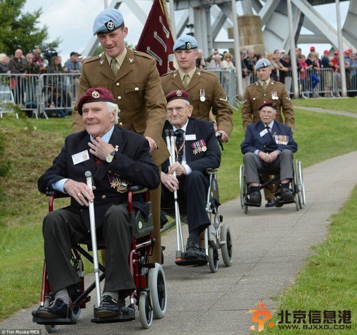 二战老兵参加诺曼底登陆日的纪念活动。