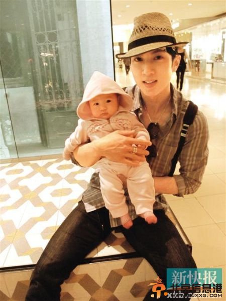 吴尊女儿小时候