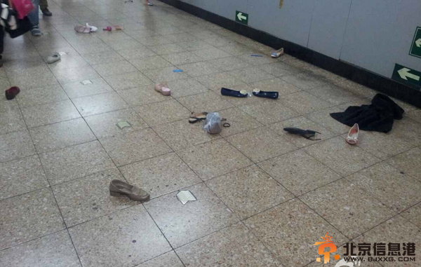 <a href='http://www.bjxxg.cn/news/beijing/' target='_blank'><u>北京</u></a>国贸地铁纠纷引发混乱 乘客误判发生暴力伤人恐慌奔跑