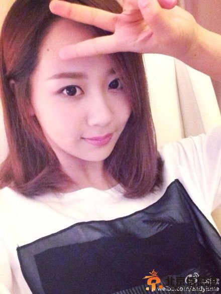 刚刚大学毕业的杨紫为考生送上鼓励