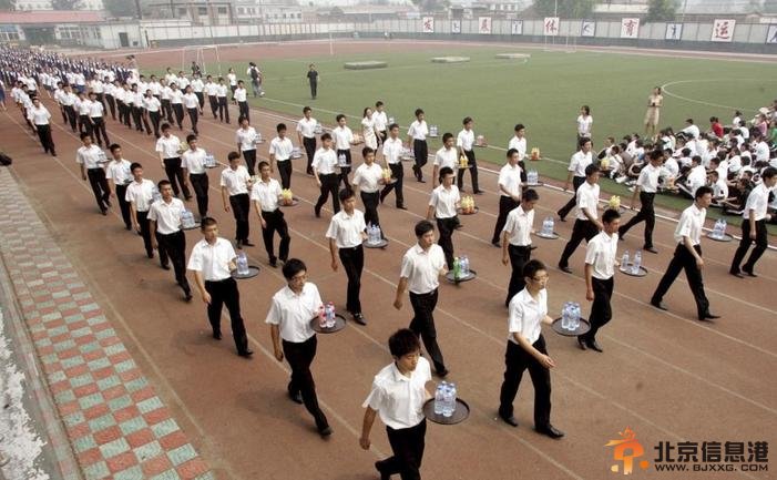 带你走进鬼扯的礼仪小姐训练课程 是形式大国还是选美比赛