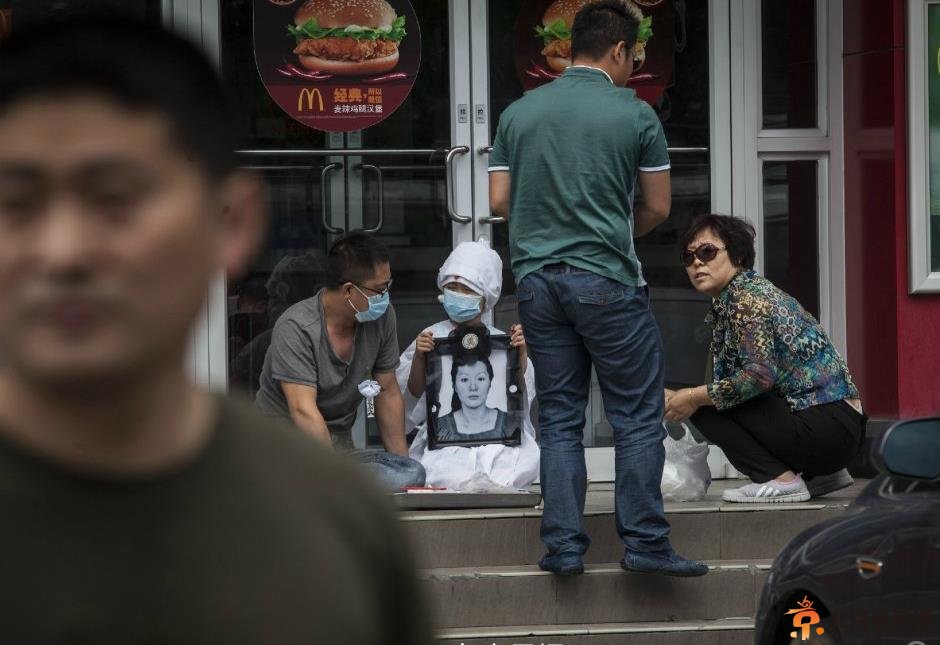 山东招远血案麦当劳是否担责？头七祭奠仅持续5分钟不知死者为大？