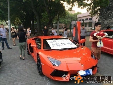  上海男子高考前开豪车求婚女友：高考结束后嫁给我