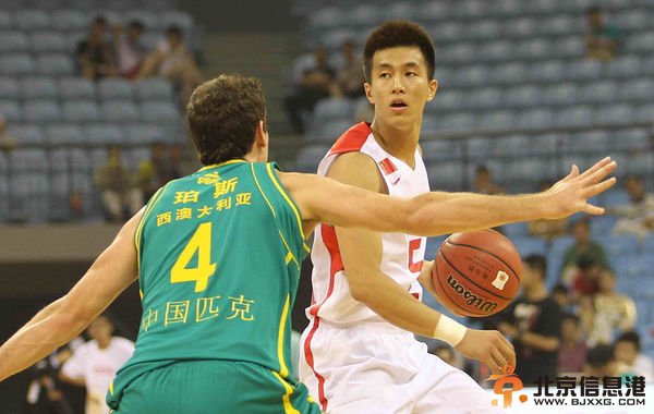 中国男篮15分胜澳大利亚 宫家军铁血防守困死袋鼠