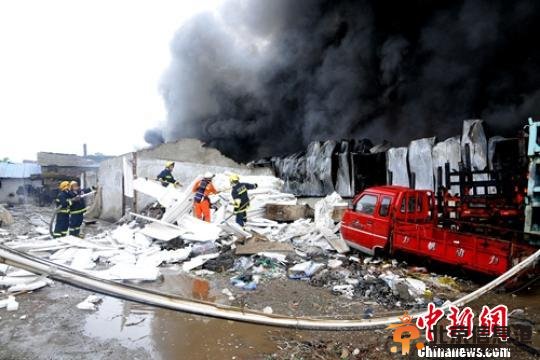 四川南充嘉陵区某物流电器仓库发生火灾损失惨重
