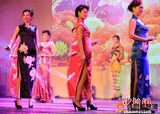 上海“海派旗袍日”数百女性演绎姹紫嫣红“旗袍秀” 