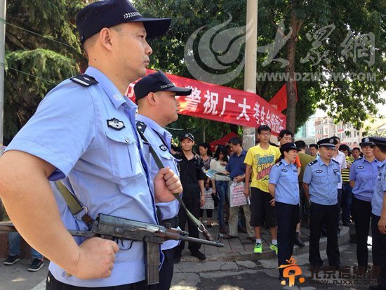济南高考现场：警察蜀黍配冲锋枪执勤，安全感强爆了【图】