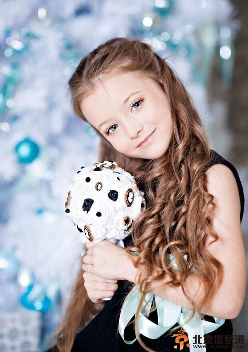 俄罗斯童模似人间精灵 安吉丽娜造型百变萌到极点（图）