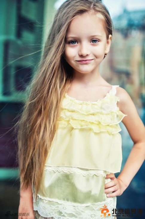 俄罗斯童模萌哭宅男 安吉丽娜造型百变清纯萝莉范儿十足（组图）