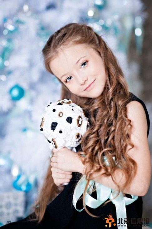 俄罗斯童模萌哭宅男 安吉丽娜造型百变清纯萝莉范儿十足（组图）