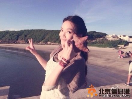 女神舒淇度假心情好 海边兴奋晒与海星合照