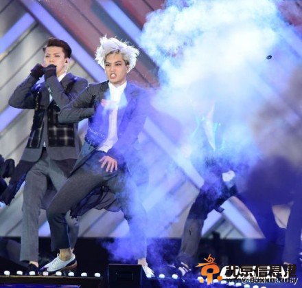 韩国2014梦想演唱会EXO花絮：鹿晗显领袖气场灿烈真挚(图)