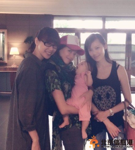 舒淇抱林熙蕾二女儿母爱泛滥（图）