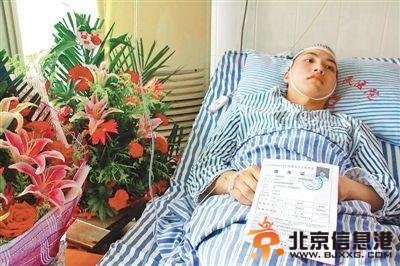 江西夺刀救人考生登人民日报头版