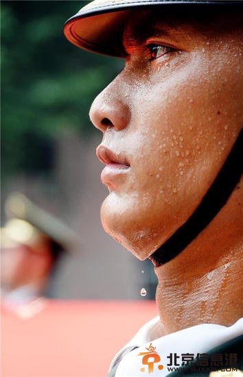 青奥好男儿 汗水铸辉煌