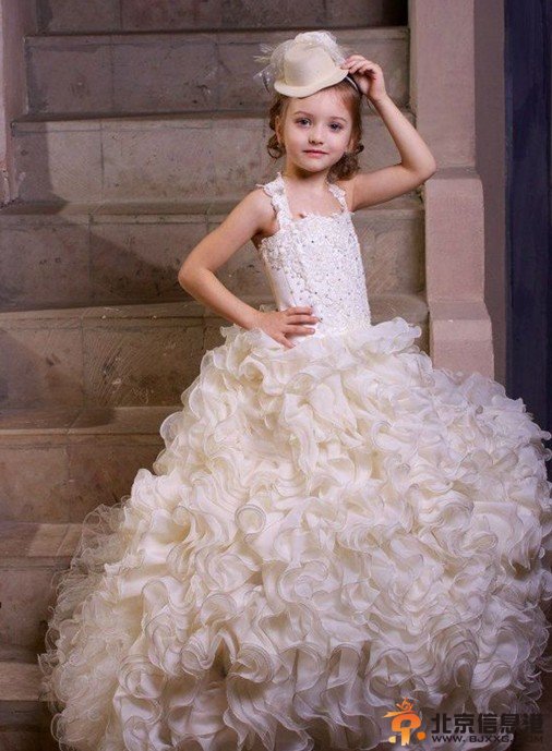 俄罗斯童模萌爆网络 古灵精怪似落凡精灵