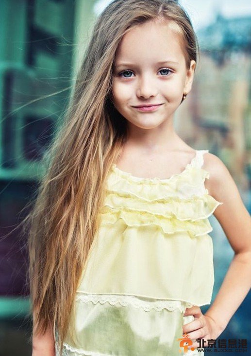 俄罗斯童模萌爆网络 古灵精怪似落凡精灵