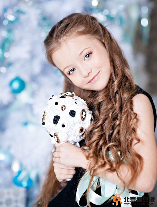 俄罗斯童模萌爆网络 古灵精怪似落凡精灵