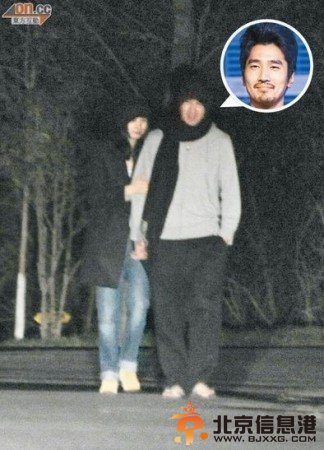 高圆圆探班赵又廷摸黑牵手照片曝光