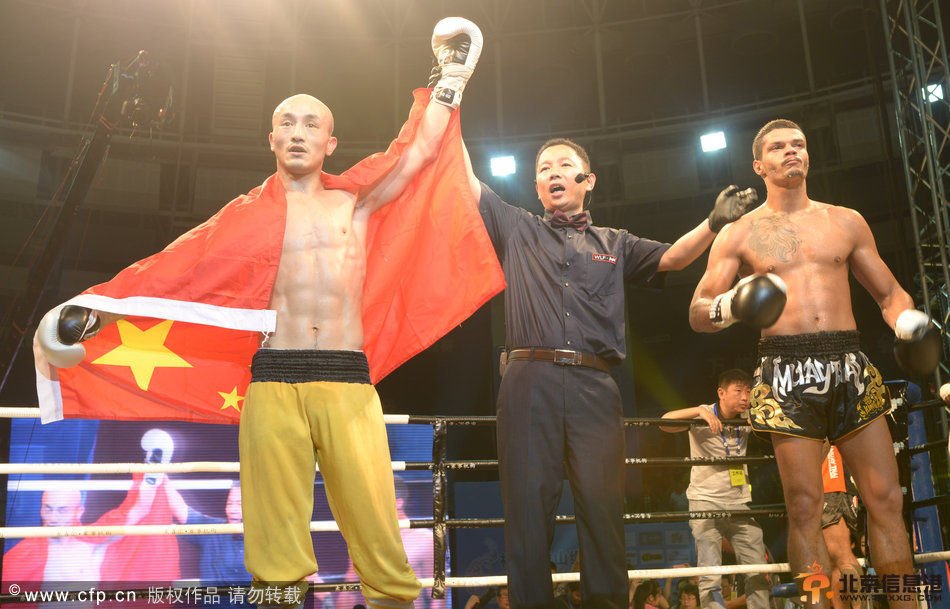武僧一龙争霸赛完胜巴西拳王 顶住舆论压力霸气KO对手【组图】