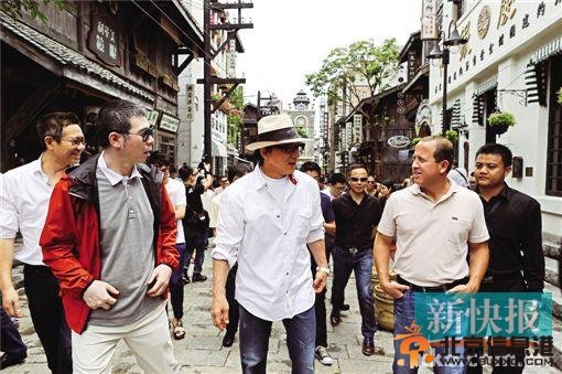 华谊20年生日庆群星闪耀 黄晓明寸步不离女友Angelababy【高清图】