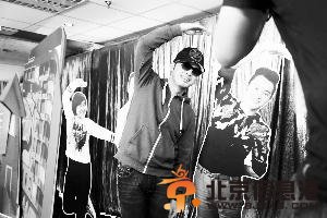 　　沙溢戏外也爱搞笑