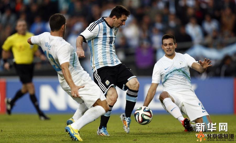 梅西场上又呕吐了！萨维利亚请告诉我们梅西怎么了