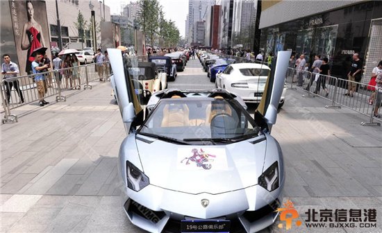 百辆豪车聚集春熙路 到底是救助熊猫还是炫富？