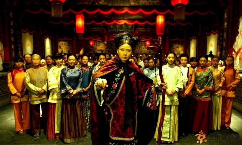 <a href='http://www.bjxxg.cn/ent/dianshi/' target='_blank'><u>电视</u></a>剧《刀客家族的<a href='http://www.bjxxg.cn/health/liangxing/' target='_blank'><u>女人</u></a>》第41集完整版高清在线观看