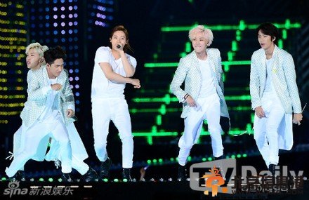 第20届韩国梦想演唱会现场高清大图 少女时代EXO登台献唱