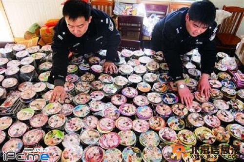 网络鉴黄师首要条件已婚 半夜正睡觉被叫去审黄片