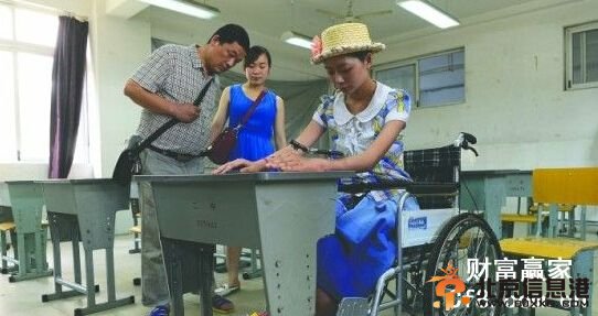 学霸一个人考场 遭遇车祸母亲身亡女学霸吴双带病入考场【组图】