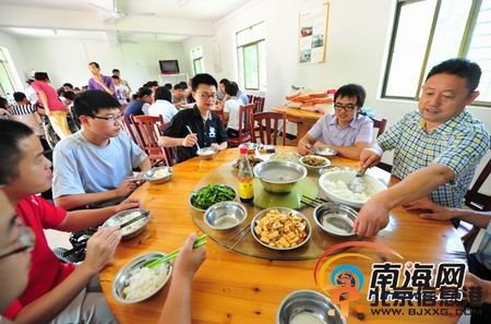 海南8名残疾人组团创业 培训残疾员工上千人